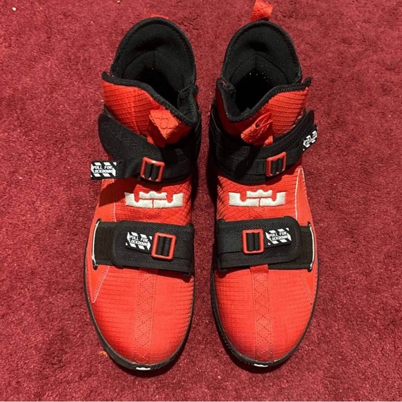 Lebron soldier 13 university red/black - Picture 3 of 6